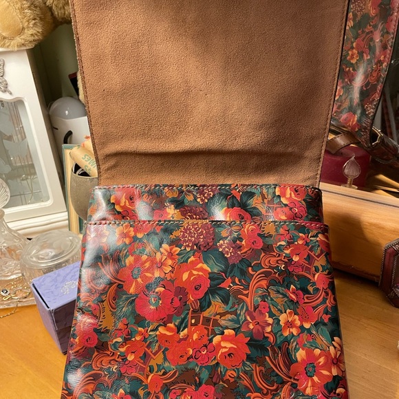Patricia Nash Rustic Nature Granada Crossbody - Picture 2 of 8